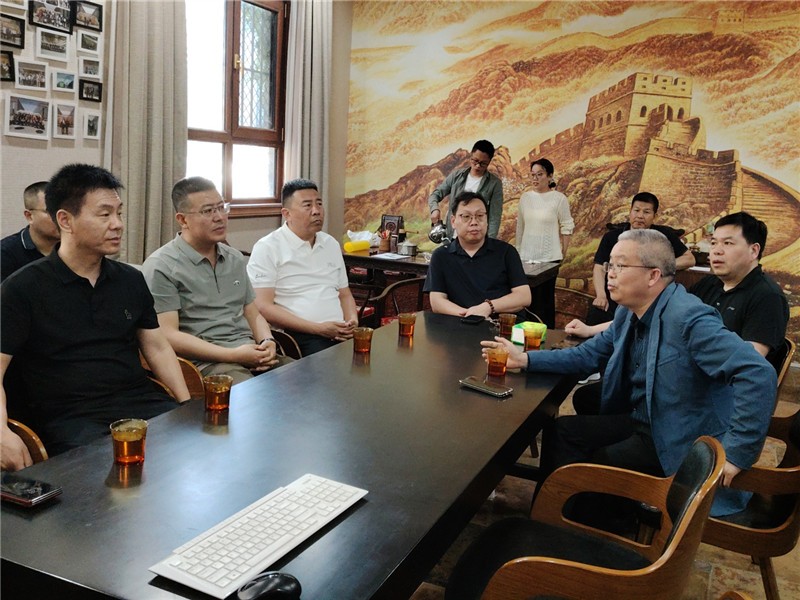 新疆建設(shè)兵團領(lǐng)導們考察恒睿機械，共探促根活化菌劑生態(tài)修復新征程